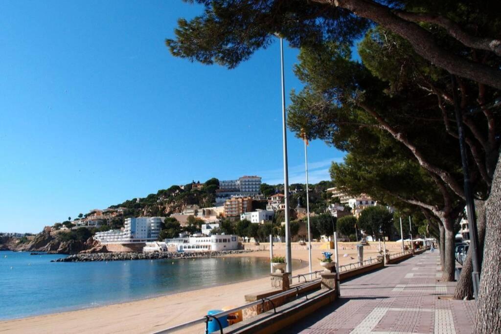 Nuevo Apartamento Moderno Elisa - A 80 Metros De La Playa Para 5 Personas ซานต์เฟลิอูเดกีโซลส์ ภายนอก รูปภาพ